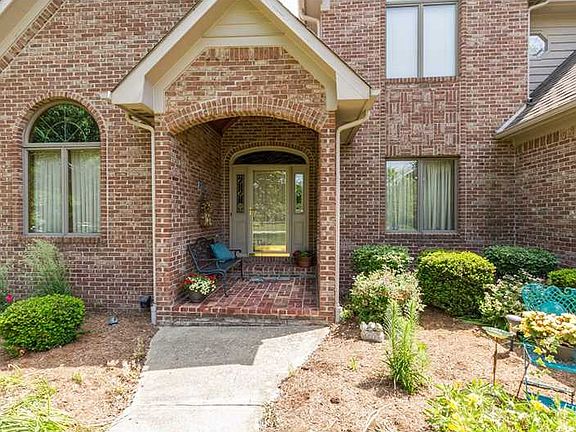 3rd image of 3737 Lakewood Dr
