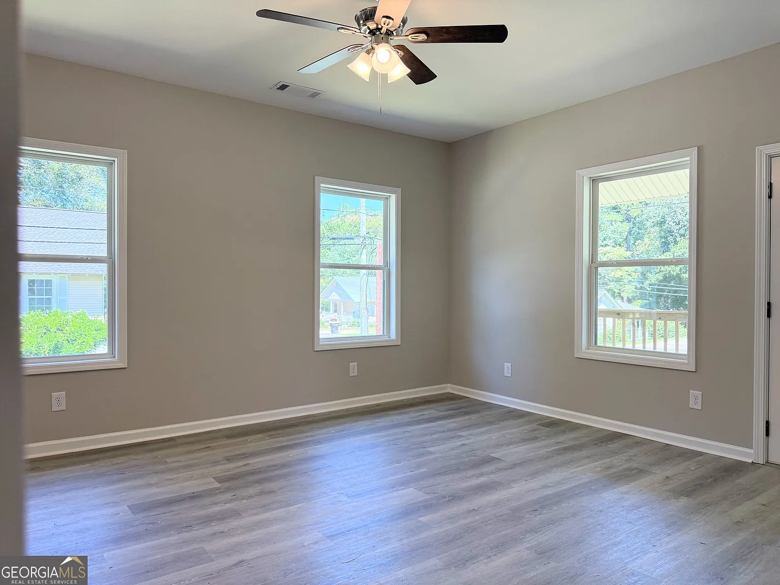 2 bed, 1.5 bath, 781 sqft, $1,400 — Photo 3