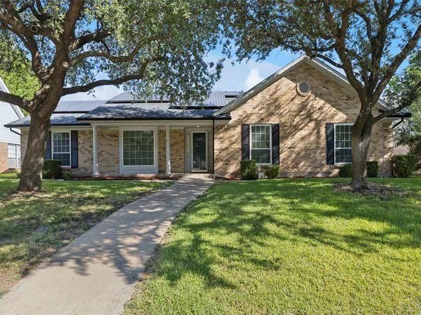 2714 Spartacus Dr, Grand Prairie, TX 75052