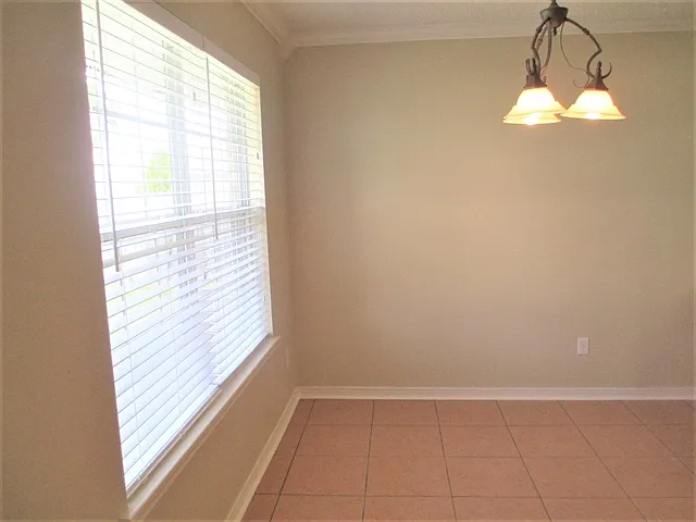 3156 Peppertree Dr — Photo 6