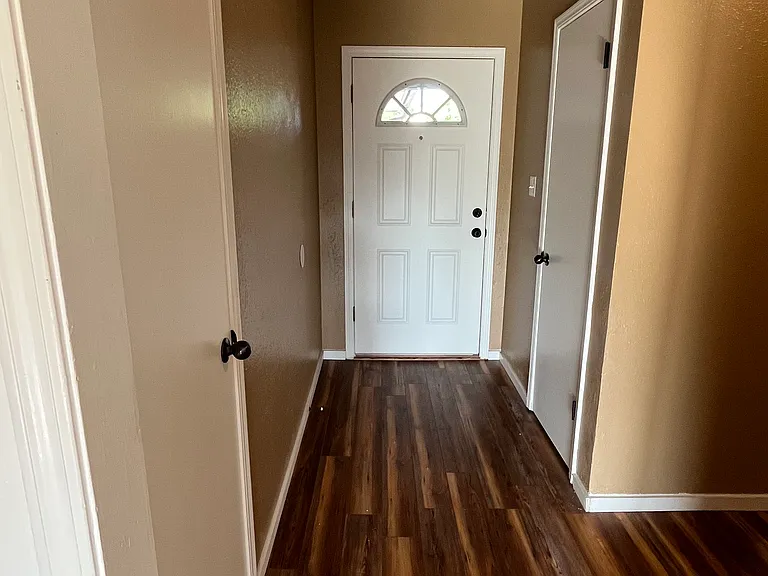 512 Beacon Ave — Photo 2