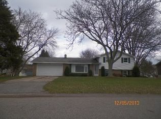 99 Sunnybrook Dr, Grandville, MI 49418