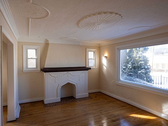 2nd image of 2111 Monroe St #1