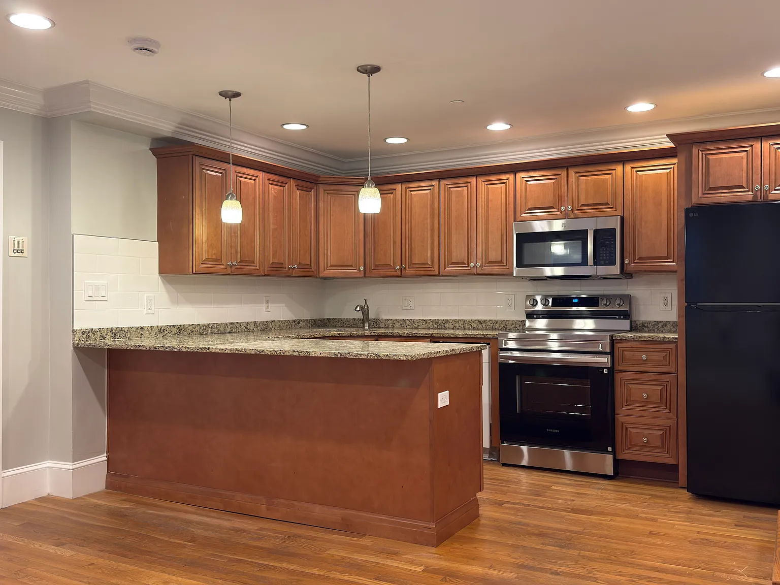 1 bed, 468 sqft, $1,950 — Photo 2