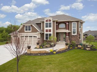 17 Monarch Ln, North Oaks, MN 55127