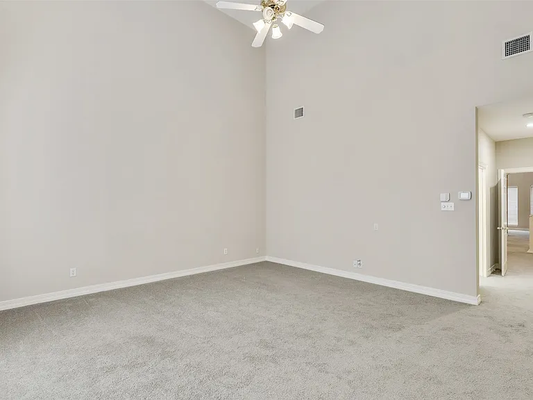 1007 W Bluff St — Photo 15