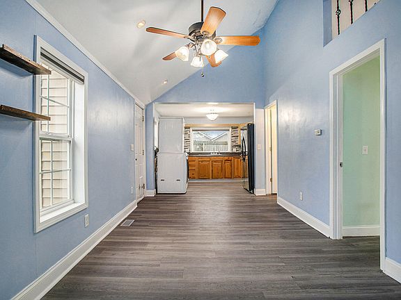 2nd image of 414 Iroquois Ave