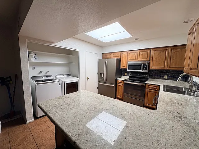 Kitchen 2/Laundry