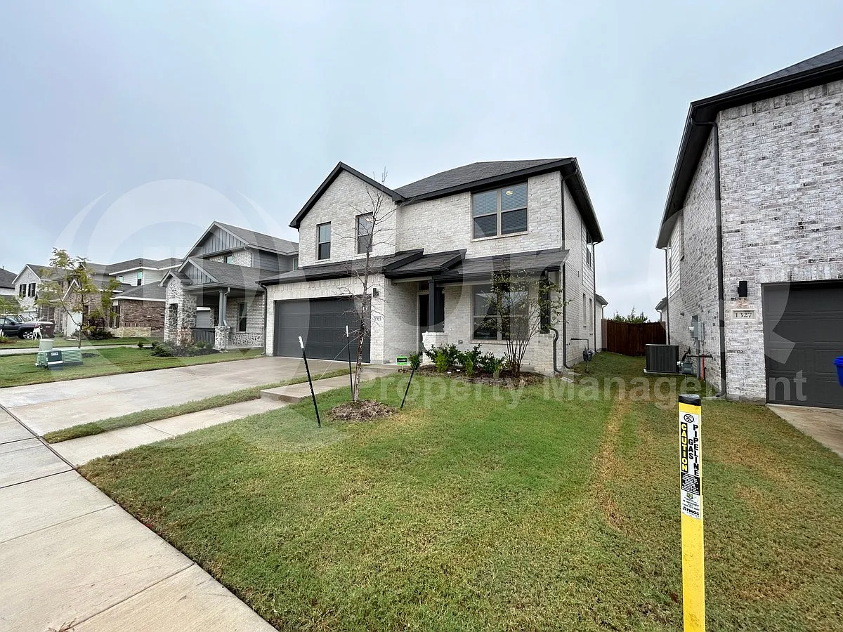4 bed, 3.0 bath, 2238 sqft, $2,450 — Photo 3