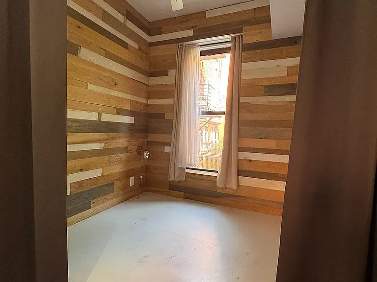 212 E 13th St #1C — Photo 2