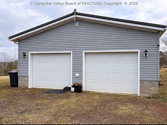 3rd image of 1127 Zion Ridge Rd