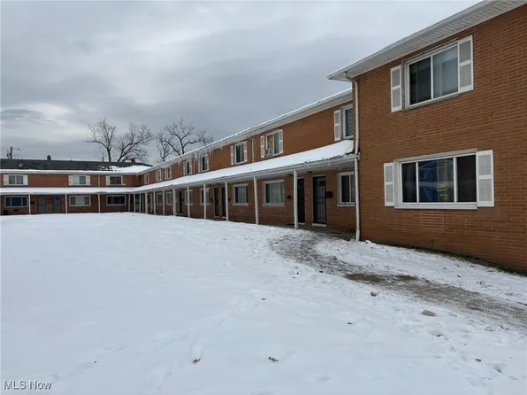 4871 Banbury Ct APT 2, Warrensville Heights, OH 44128