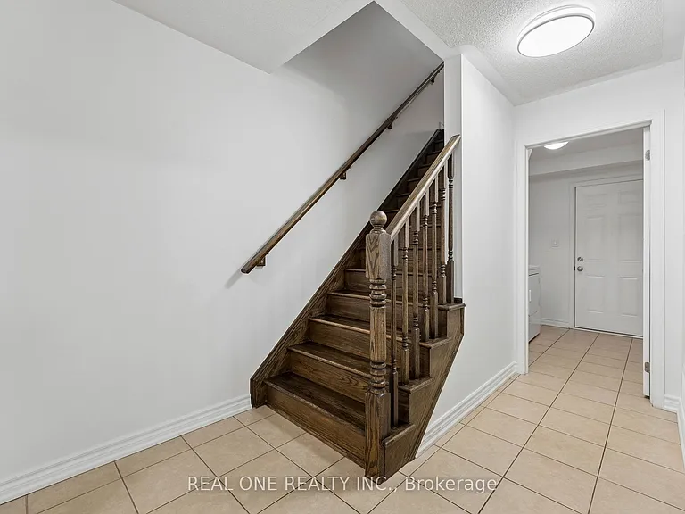 30 Henneberry Ln — Photo 8