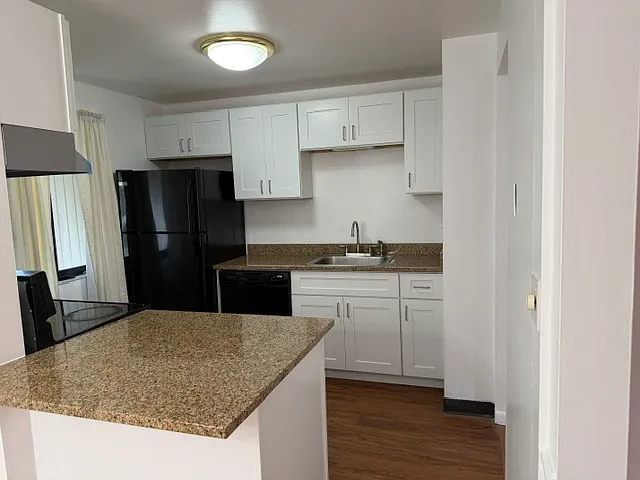 3 bed, 1.5 bath, $1,700 — Photo 4
