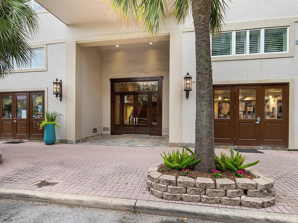 2208 Post Office St #302, Galveston, TX 77550 | MLS #55498460 | Zillow