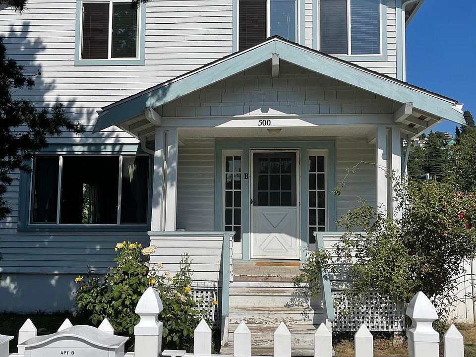 Beautifully remodeled duplex with fully fenced yard