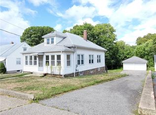 32 Narragansett Ave, Westerly, RI 02891