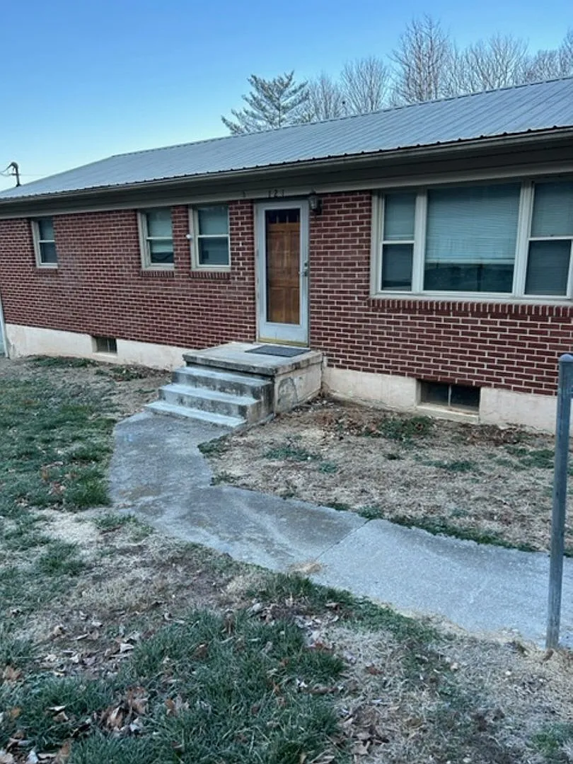 Charming 3 bedroom 1 bath in Pembroke VA — Photo 1