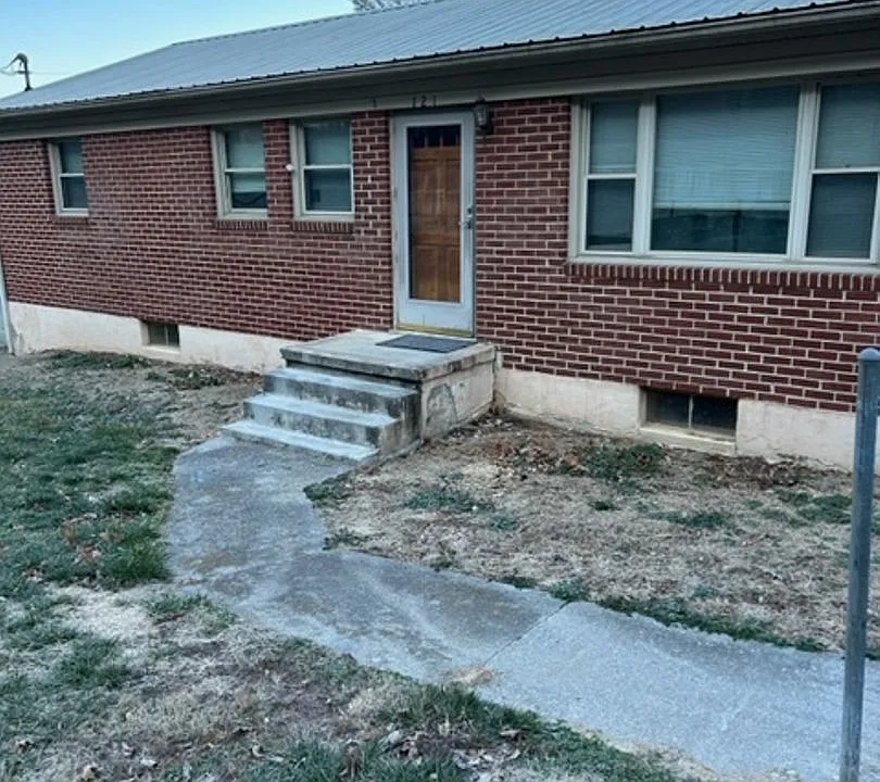 121 River Rd