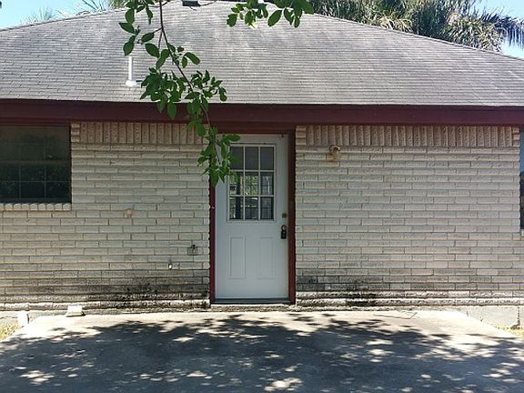 2nd image of 1928 Loma Alta Dr