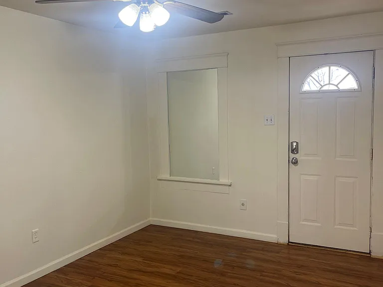 308 High St #UPSTAIRS — Photo 7