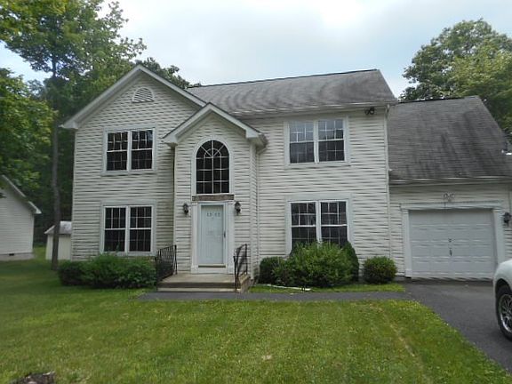 2nd image of 1935 Hamlet Dr