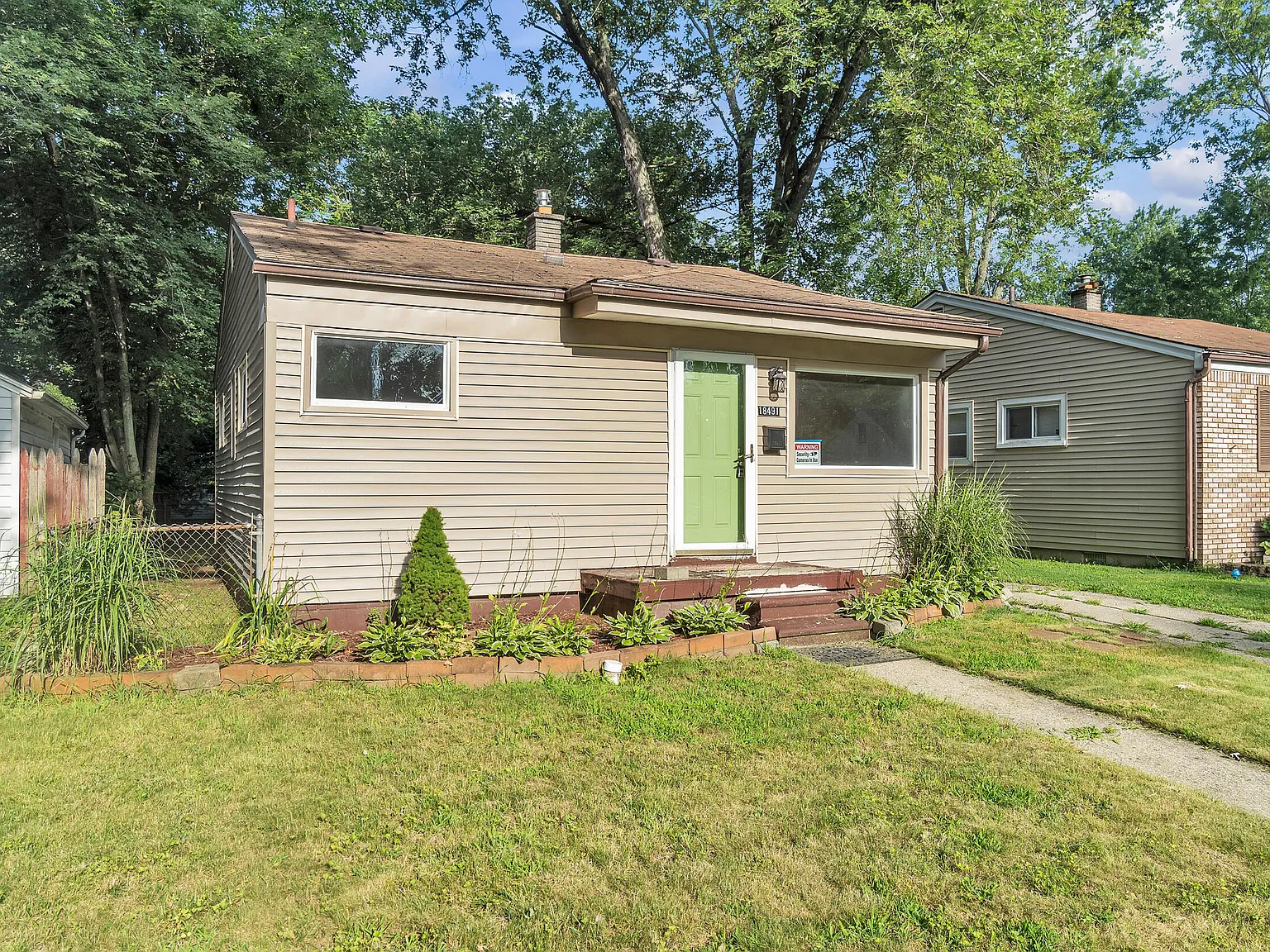 2 bed, 1.0 bath, 768 sqft, $1,250 — Photo 2
