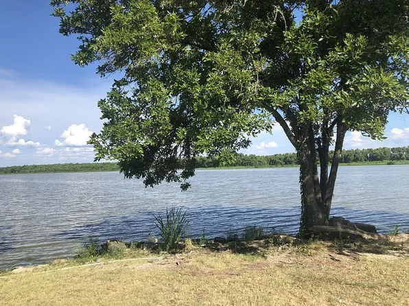 178 S Oak Bluff St, Trinity, TX 75862