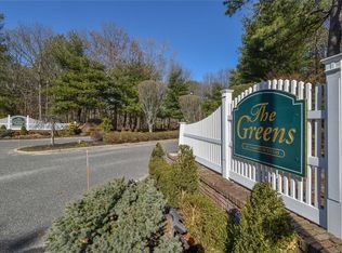 87 Lakeview Dr, Manorville, NY 11949