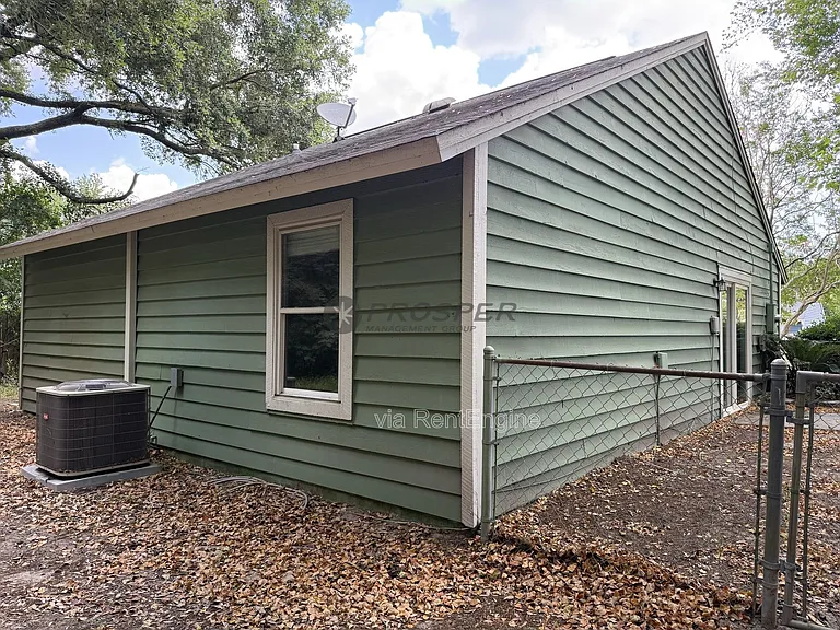 1047 Oakcrest Dr — Photo 28