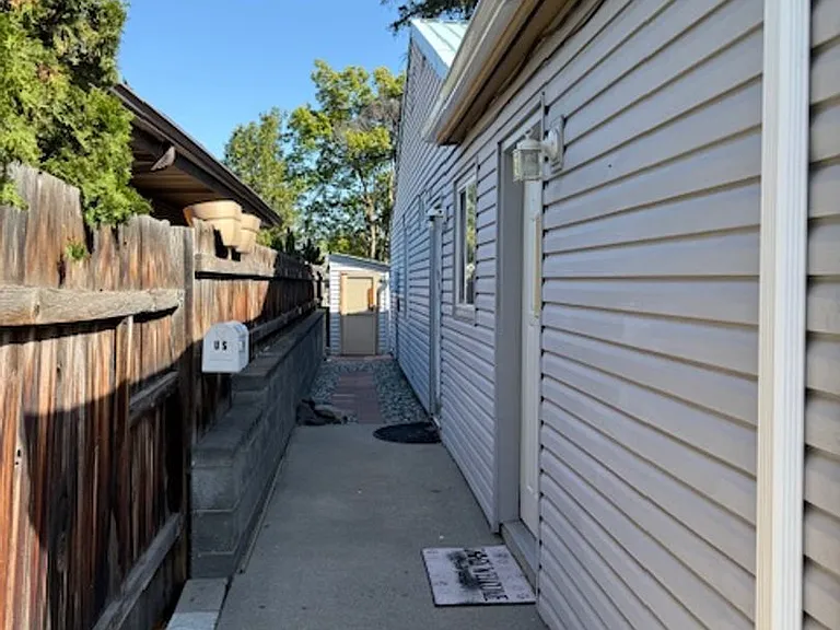 EN - 908 Bryan St — Photo 5