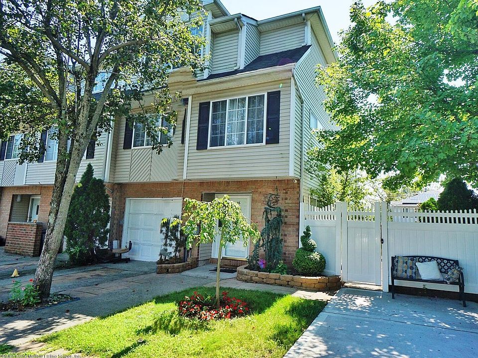 1st image of 36 Hemlock Ln