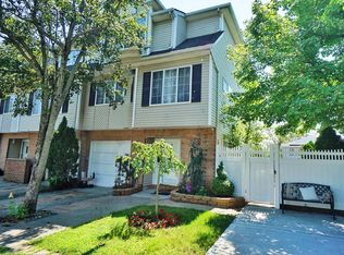 36 Hemlock Ln, Staten Island, NY 10309