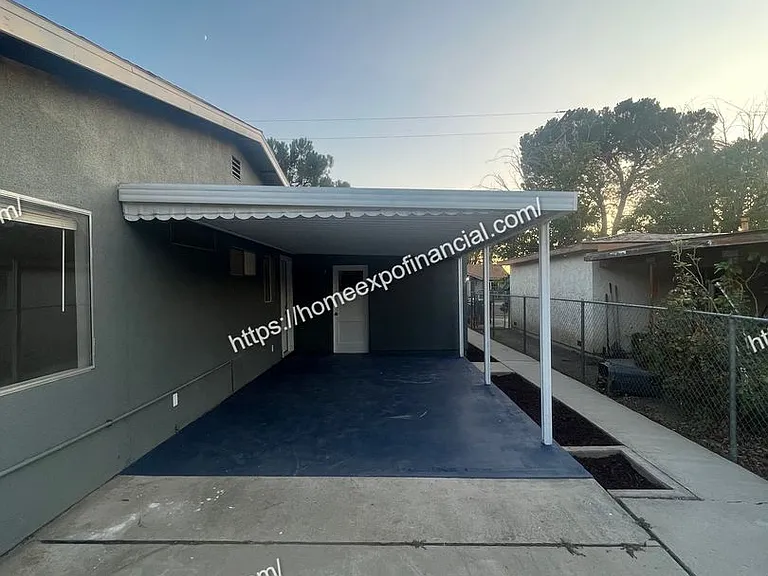 339 N Victoria Ave — Photo 7