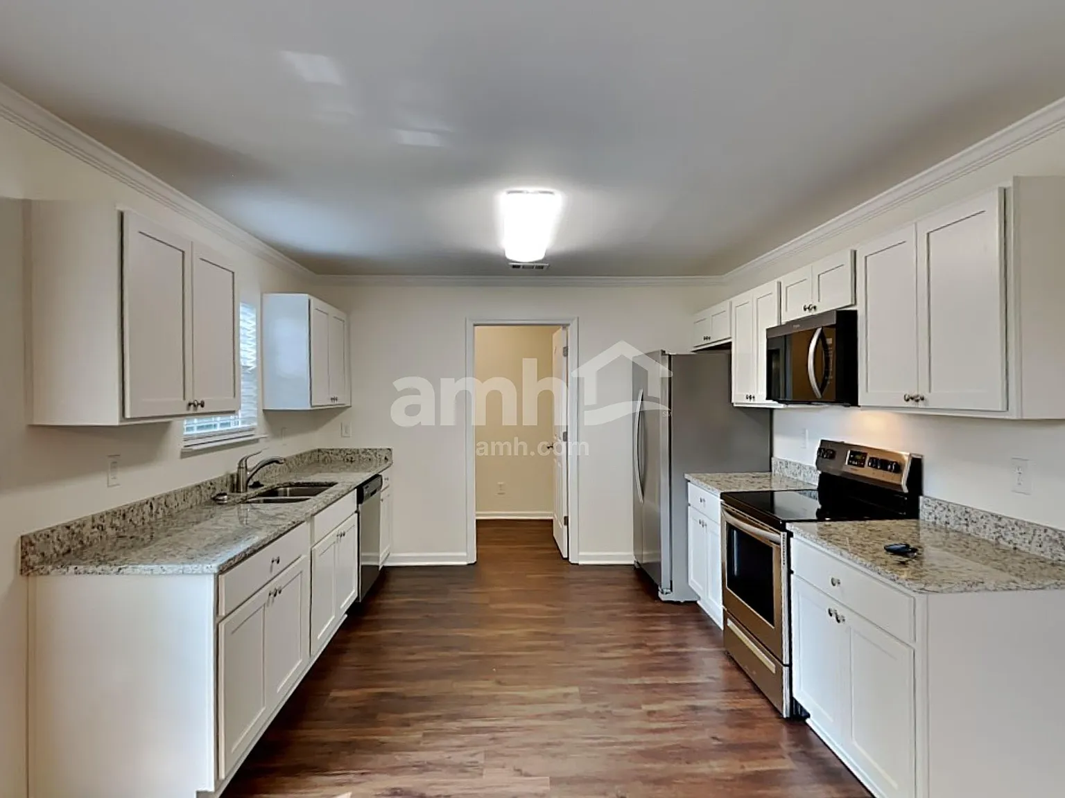 3 bed, 2.0 bath, 1316 sqft, $2,215 — Photo 3