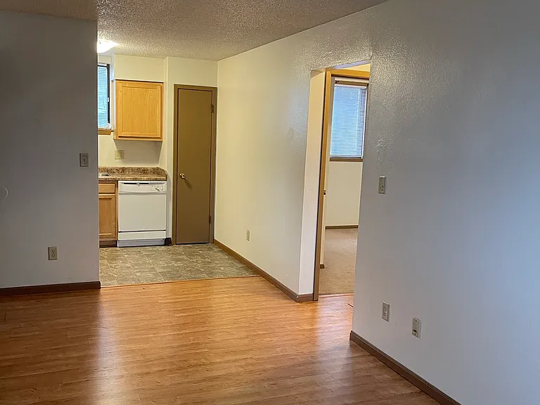 132 N Dodge St #3 — Photo 4