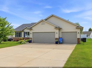 N1734 Hot Springs Ct, Greenville, WI 54942