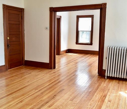 5th image of 338 Blossom St
