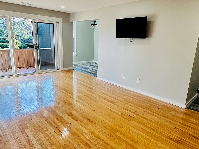 50 Shrewsbury Green Dr #50F — Photo 4