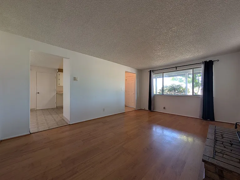 1320 Candlelight Dr — Photo 4