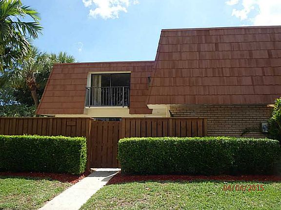 2nd image of 101 Live Oak Ln #101