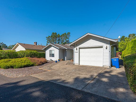 2nd image of 5545 Palisades Dr