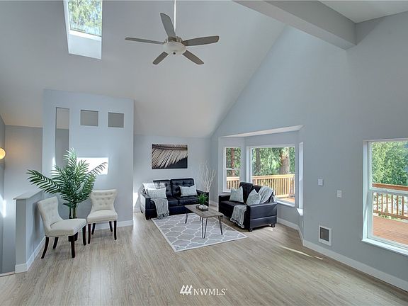 3rd image of 25825 W Lake Wilderness Drive SE