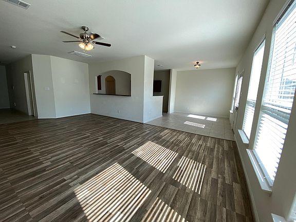 3rd image of 4725 Winding Hollow Dr