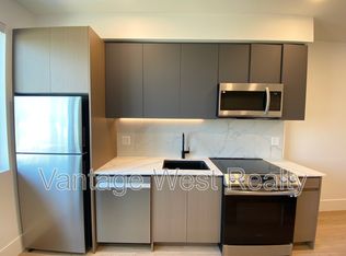 720 Klo Rd #302, Kelowna, BC V1Y 4X5