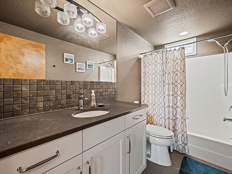 9581 E Leavenworth Rd — Photo 34