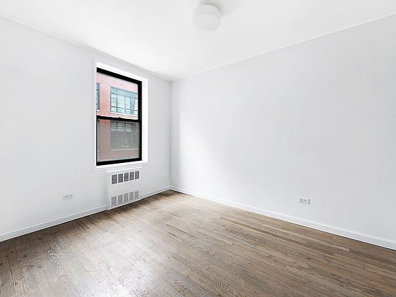 5th image of 165 Christopher St APT 2V