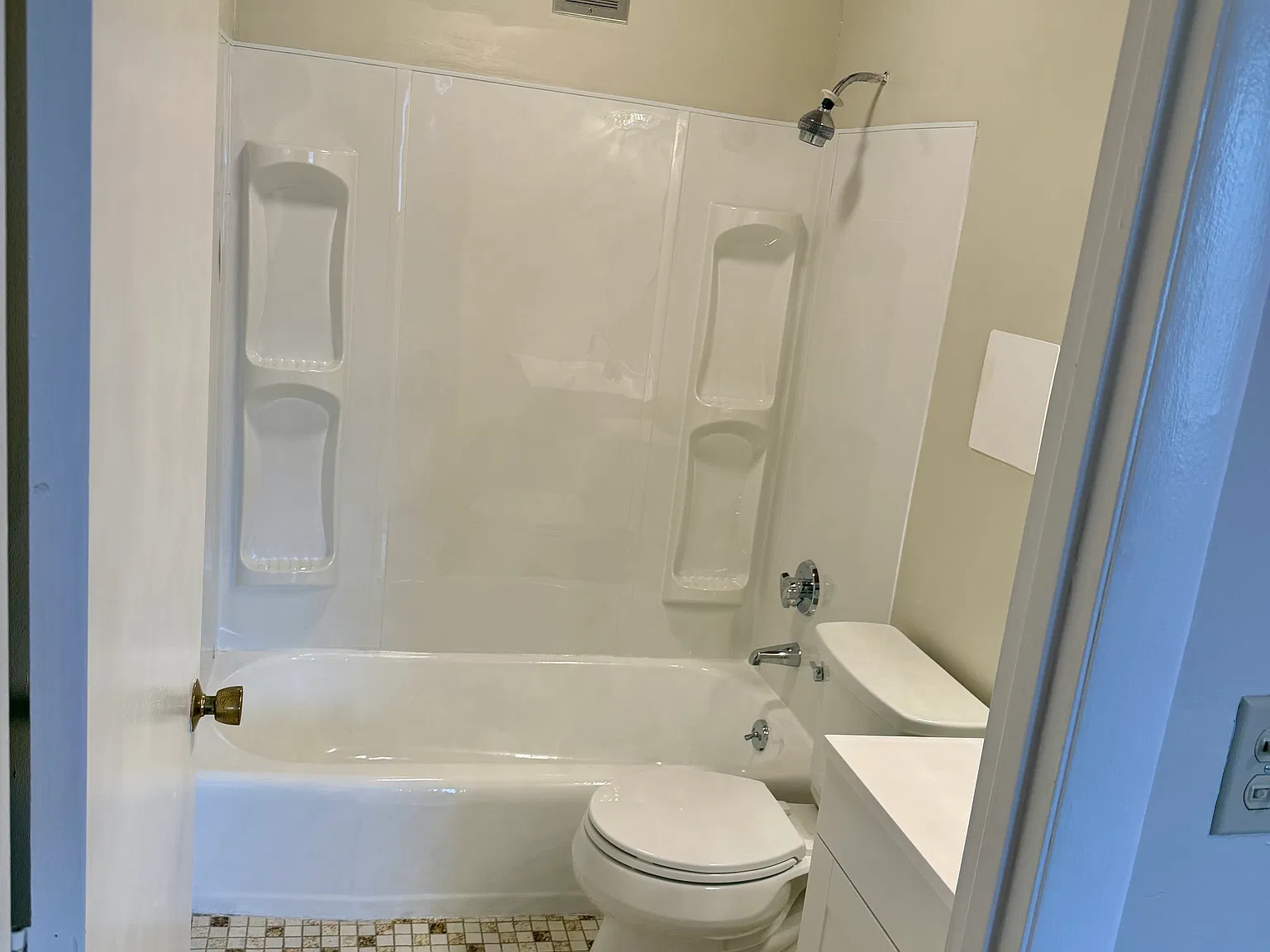 1 bed, 500 sqft, $1,985 — Photo 2