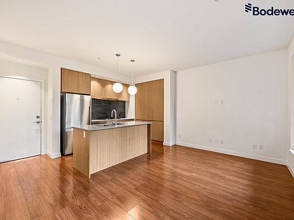 3rd image of 516 Foster Ave