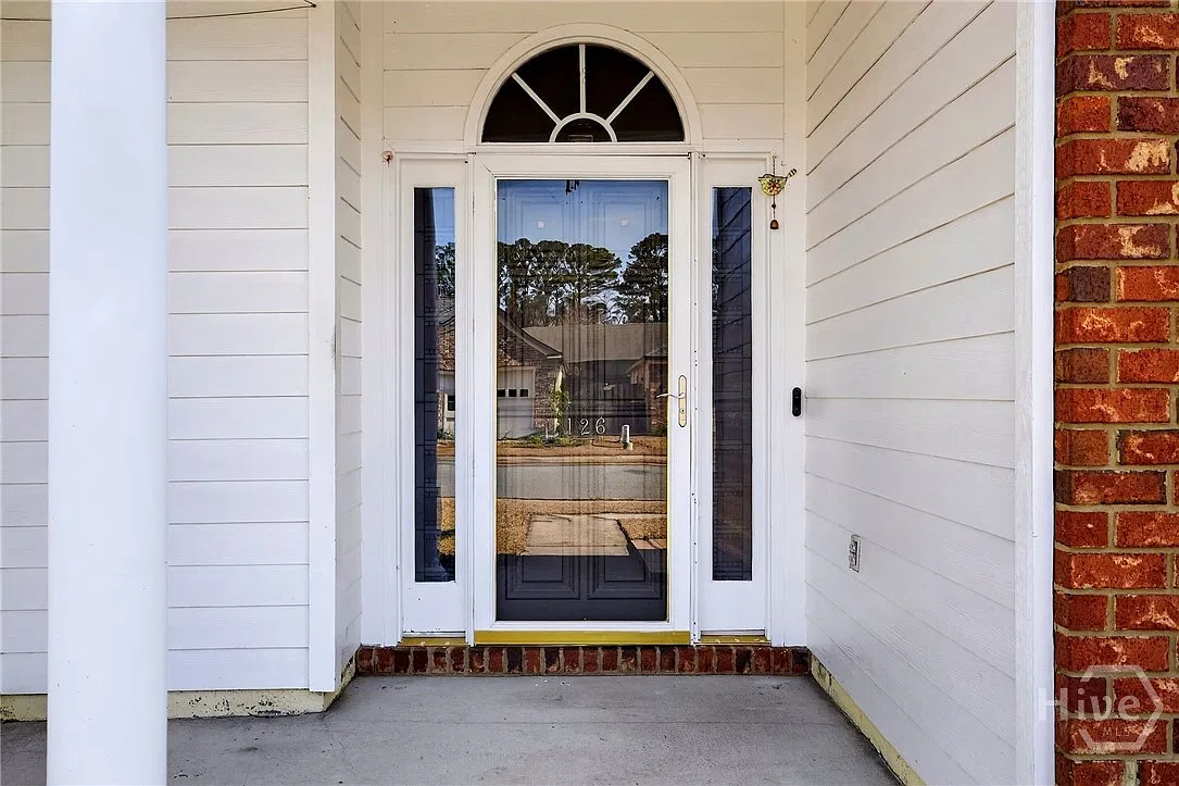 3 bed, 2.0 bath, 1816 sqft, $2,300 — Photo 4